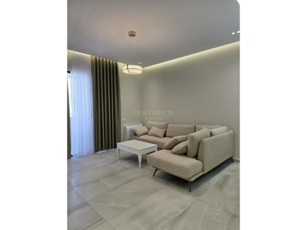 Tirane, jepet me qera apartament 2+1+Aneks+Ballkon , 120 m² 1.100 € (Vasil Shanto)