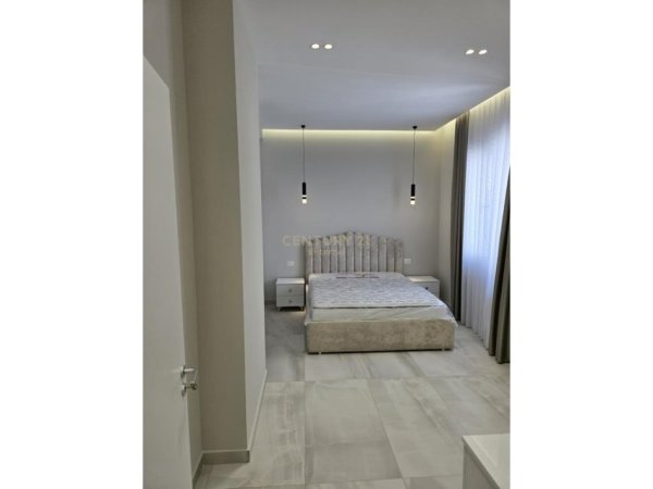 Tirane, jepet me qera apartament 2+1+Aneks+Ballkon , 120 m² 1.100 € (Vasil Shanto)
