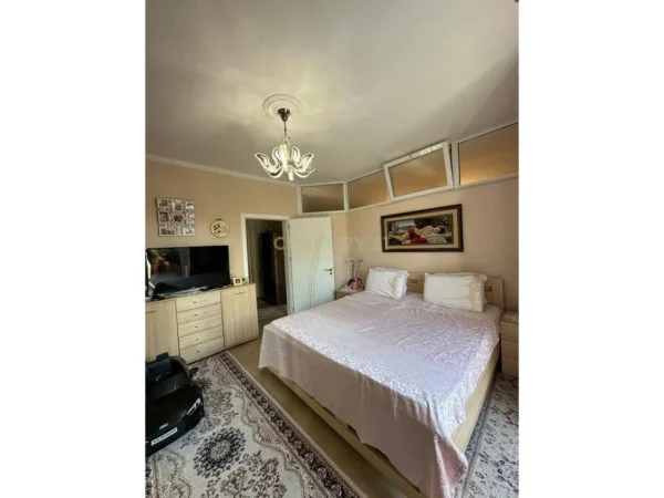 Tirane, shitet apartament 2+1 Kati 2, 130 m² 250.000 € (Tregu Elektrik)