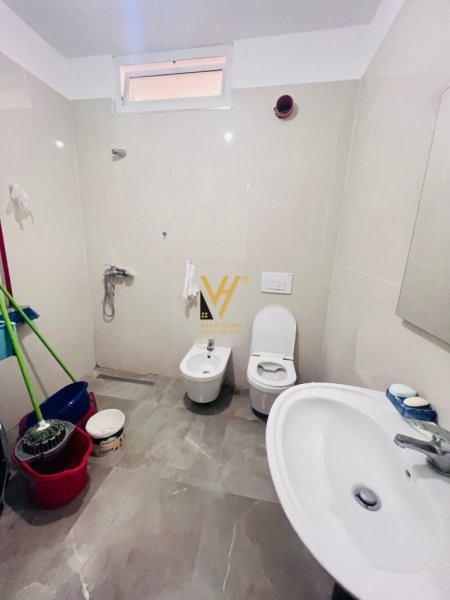 Tirane, shitet apartament 2+1+Ballkon Kati 2, 105 m² 170.000 € (5 MAJI)
