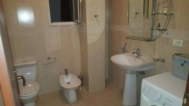 Tirane, jepet me qera apartament 1+1+A+BLK Kati 6, 82 m² 35.000 Leke (Rruga Hoxha Tahsim)