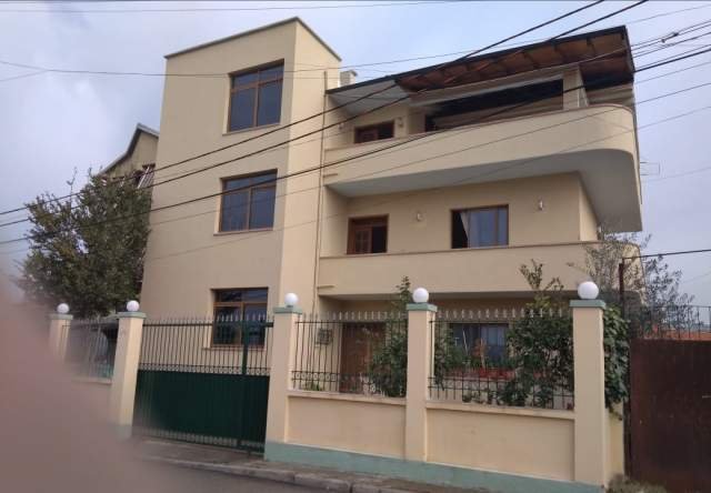 Tirane, shes Vile 4+1+A+BLK Kati 3, 370 m² 1.800 Euro/m2