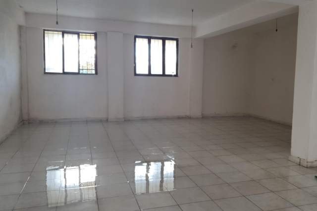 Korce ,Jepet me qera dyqan 110m,15000 Leke