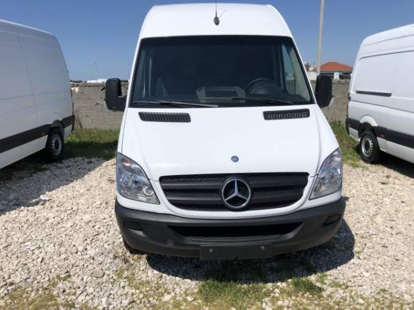 Tirane, shes Furgon Mercedes-Benz Sprinter Viti 2012, 12.000 Euro