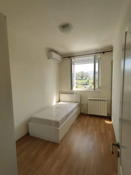 Tirane, jap me qera Vile 3 Katshe 220 m² 1.500 Euro (Lunder)