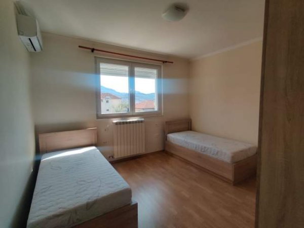 Tirane, jap me qera Vile 3 Katshe 220 m² 1.500 Euro (Lunder)