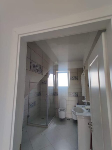 Tirane, jap me qera Vile 3 Katshe 220 m² 1.500 Euro (Lunder)