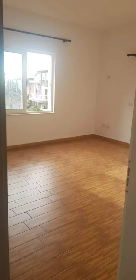 Tirane, shes Vile 3 Katshe 470 m² 550.000 Euro (kodra e priftit) (TRS-0472-2026)