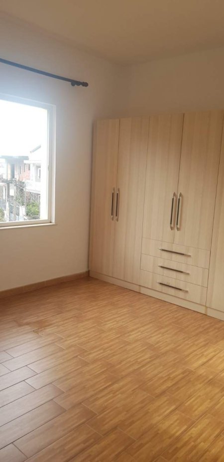 Tirane, shes Vile 3 Katshe 470 m² 550.000 Euro (kodra e priftit) (TRS-0472-2026)