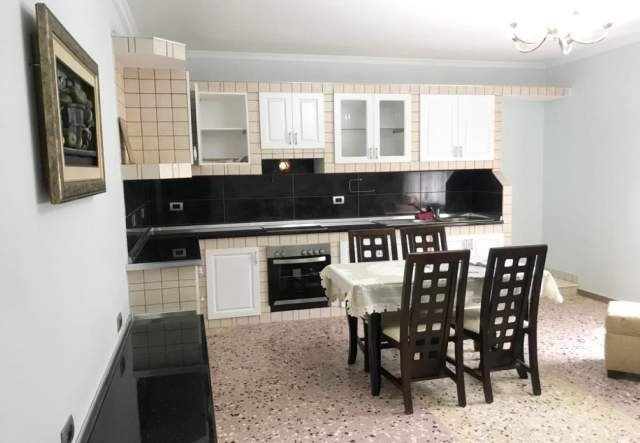 Tirane, jepet me qera apartament 178 m² 390 Euro