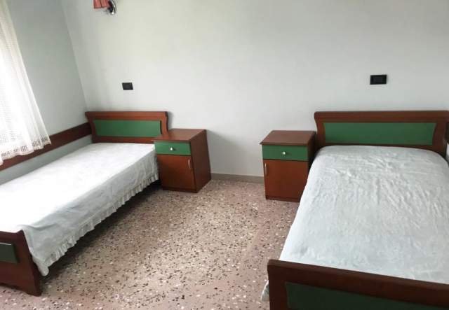 Tirane, jepet me qera apartament 178 m² 390 Euro