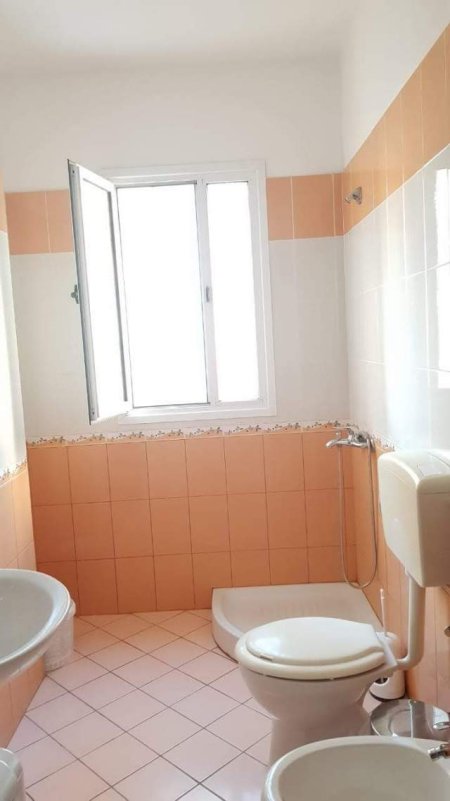 Vlore, jap me qera garsonier 1+1 Kati 4, (Skele Vlore prane portit)