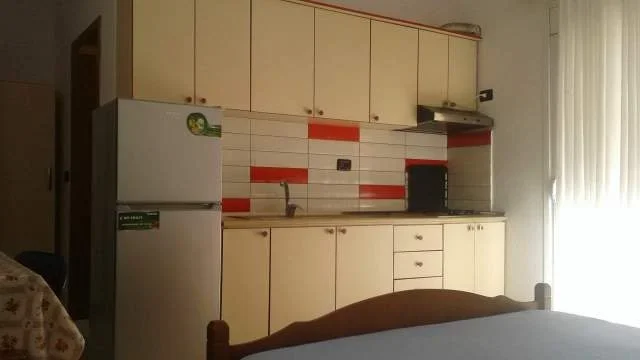 Vlore, jap me qera garsonier 1+1 Kati 4, (Skele Vlore prane portit)