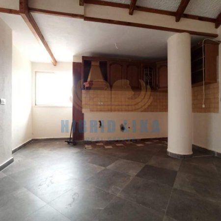 Kavaje, shes apartament duplex Kati 5, 187 m² 110.000 Euro (Mali i Robit)
