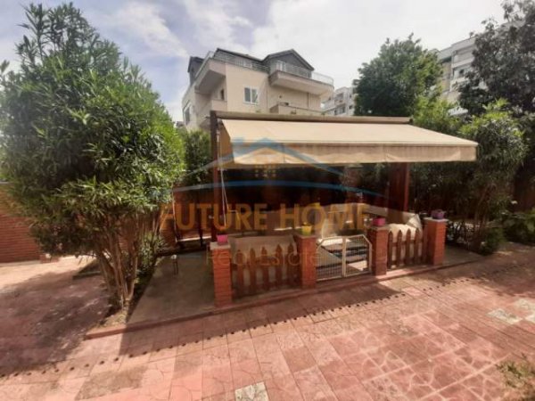 Tirane, jap me qera Vile 4+1+A+BLK Kati 0, 400 m² 2.100 Euro (Blloku I Vilave Selitë)