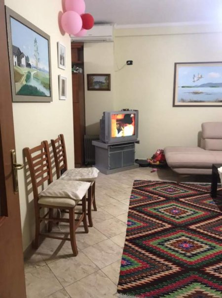 Tirane, jepet me qera apartament 2+1+BLK Kati 4, 90 m² 400  (todi shkurti)