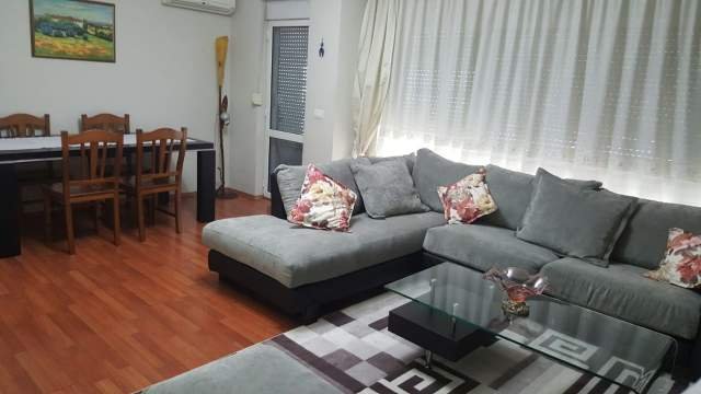 Tirane, jap me qera apartament 1+1+BLK Kati 2, 84 m² 400 Euro (Sheshi Avni rustemi)
