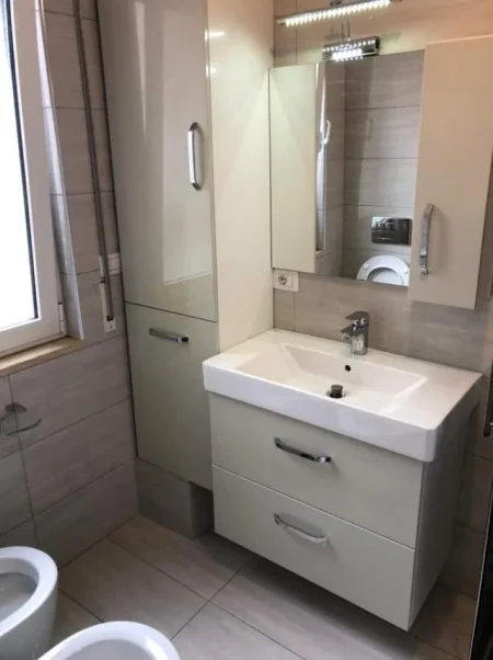 Tirane, jepet me qera apartament 2+1+BLK Kati 5, 110 m² 700 Euro (Liqeni i Thate)