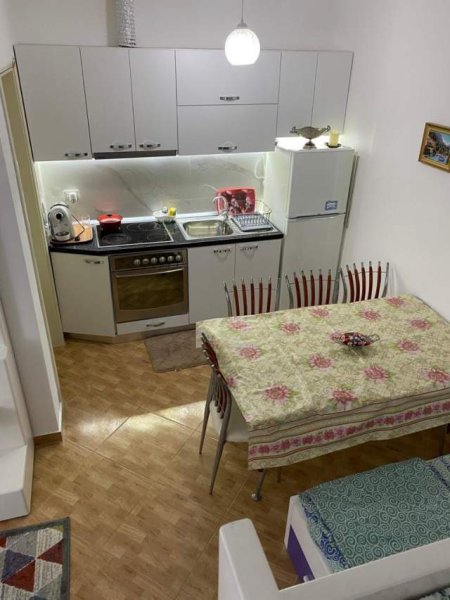 Vlore, jap me qera apartament ne plazh Kati 1, 30 Euro (Radhimë)