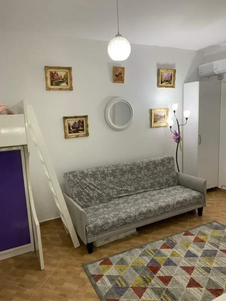 Vlore, jap me qera apartament ne plazh Kati 1, 30 Euro (Radhimë)