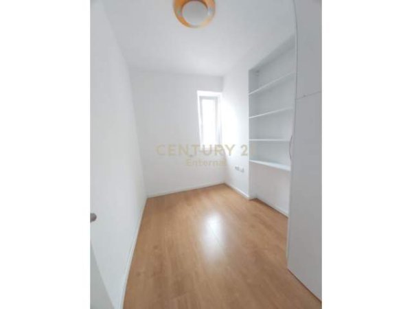 Tirane, jepet me qera apartament 2+1+BLK Kati 5, 55 m² 400 Euro (Ambasada Amerikane)