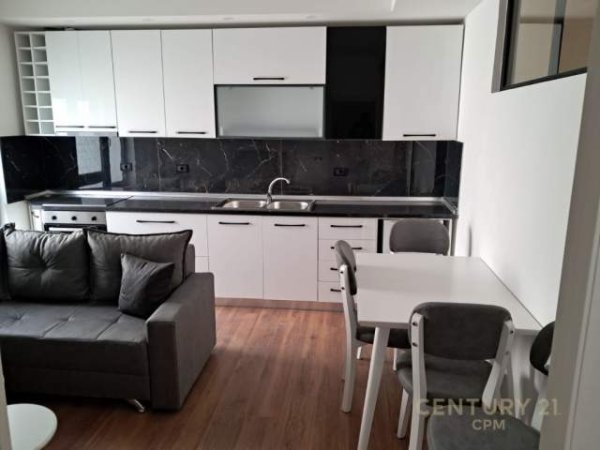 Tirane, jepet me qera apartament 2+1+BLK Kati 2, 71 m² 480 Euro (Ish stacioni i fundit i Tiranës së Re)