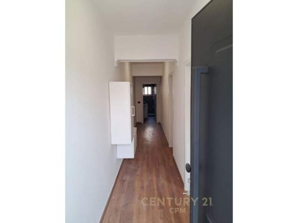 Tirane, jepet me qera apartament 2+1+BLK Kati 2, 71 m² 480 Euro (Ish stacioni i fundit i Tiranës së Re)