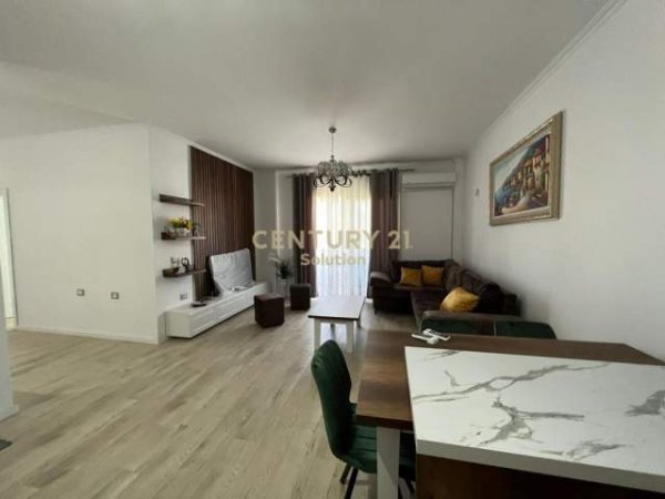 Tirane, jepet me qera apartament 2+1+BLK Kati 4, 117 m² 450 Euro (prane Kristal Center)
