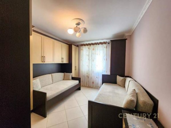 Tirane, jepet me qera apartament 2+1+BLK Kati 2, 97 m² 550 Euro (Rruga e Kosovarëve)