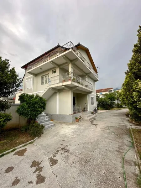 Tirane, shes Vile 5+1+BLK Kati 3, 800 m² 450.000 Euro (Blv i Ri afer Nenstacionit Elektrik)