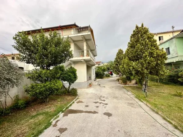 Tirane, shes Vile 5+1+BLK Kati 3, 800 m² 450.000 Euro (Blv i Ri afer Nenstacionit Elektrik)