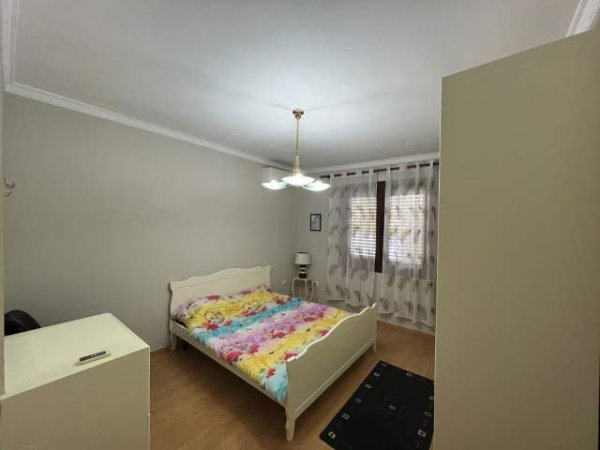 Tirane, jepet me qera apartament 3+1+BLK Kati 1, 150 m² 700 Euro (21 Dhjetori)