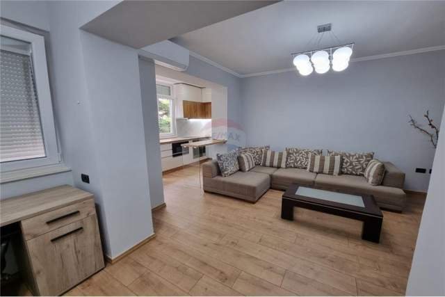 Tirane, jepet me qera ambjent biznesi Kati 1, 60 m² 500 Euro (Myslym Shyri)