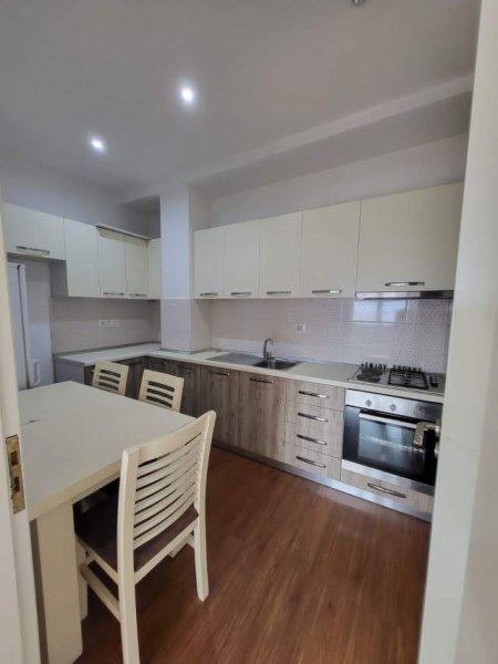 Tirane, jepet me qera apartament 2+1 Kati 7, 132 m² 800 Euro (Zogu i Zi)