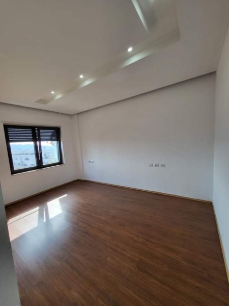 Tirane, jepet me qera apartament 2+1 Kati 7, 132 m² 800 Euro (Zogu i Zi)