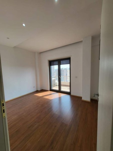 Tirane, jepet me qera apartament 2+1 Kati 7, 132 m² 800 Euro (Zogu i Zi)