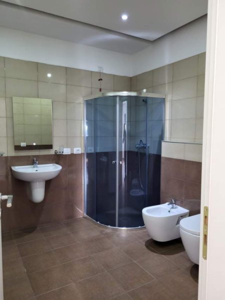 Tirane, jepet me qera apartament 2+1 Kati 7, 132 m² 800 Euro (Zogu i Zi)