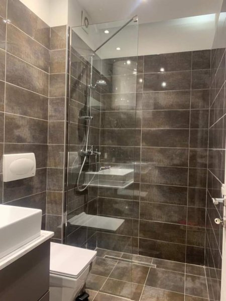 Tirane, jepet me qera apartament 2+1+BLK Kati 3, 90 m² 690 Euro (Kompleksi Kontakt rezidenca Libeskind)