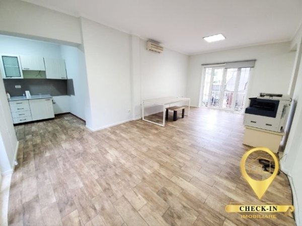Tirane, jepet me qera zyre Kati 0, 200 m² 1.000 Euro (Rruga e Kavajes)