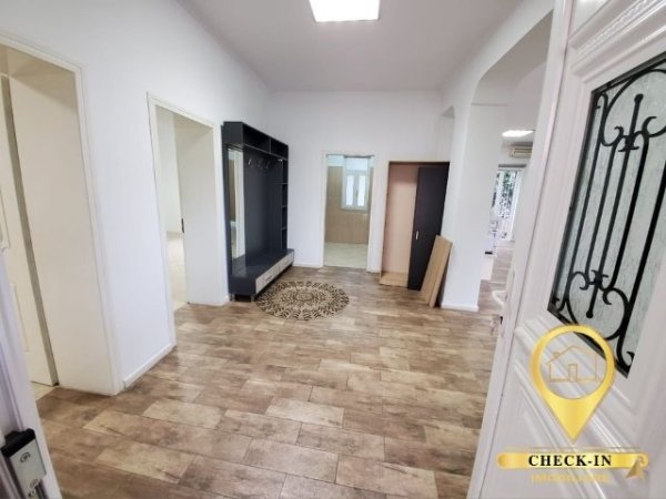 Tirane, jepet me qera zyre Kati 0, 200 m² 1.000 Euro (Rruga e Kavajes)