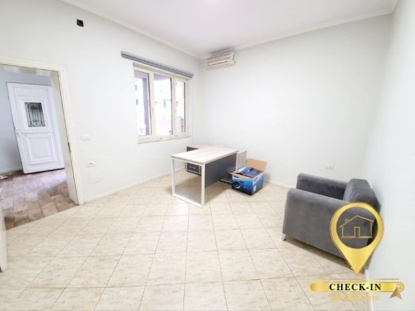 Tirane, jepet me qera zyre Kati 0, 200 m² 1.000 Euro (Rruga e Kavajes)