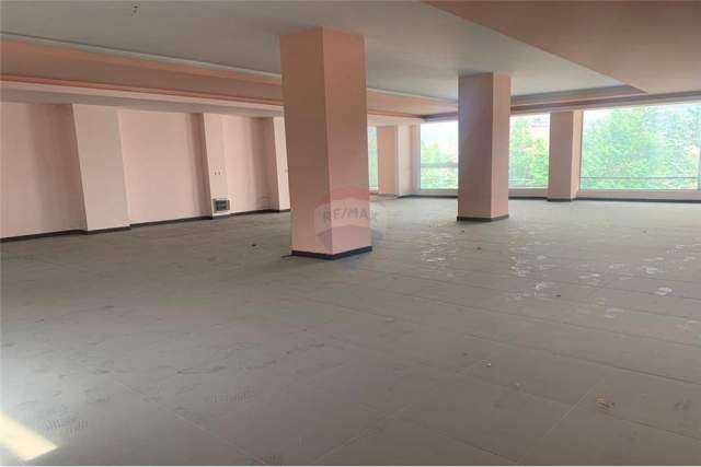 Tirane, jepet me qera zyre Kati 2, 200 m² 1.500 Euro (Rruga Siri Kodra)