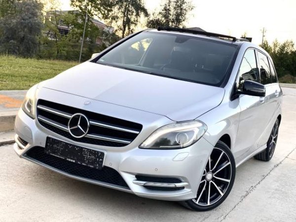 Tirane, shes makine Mercedes-Benz shes b klas Automat Viti 2012,