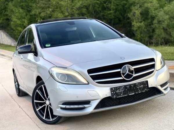 Tirane, shes makine Mercedes-Benz shes b klas Automat Viti 2012,