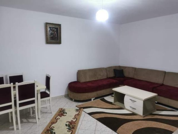 Tirane, jepet me qera apartament 1+1 Kati 1, 67 m² 25.000 Leke (Rruga e Thesarit)