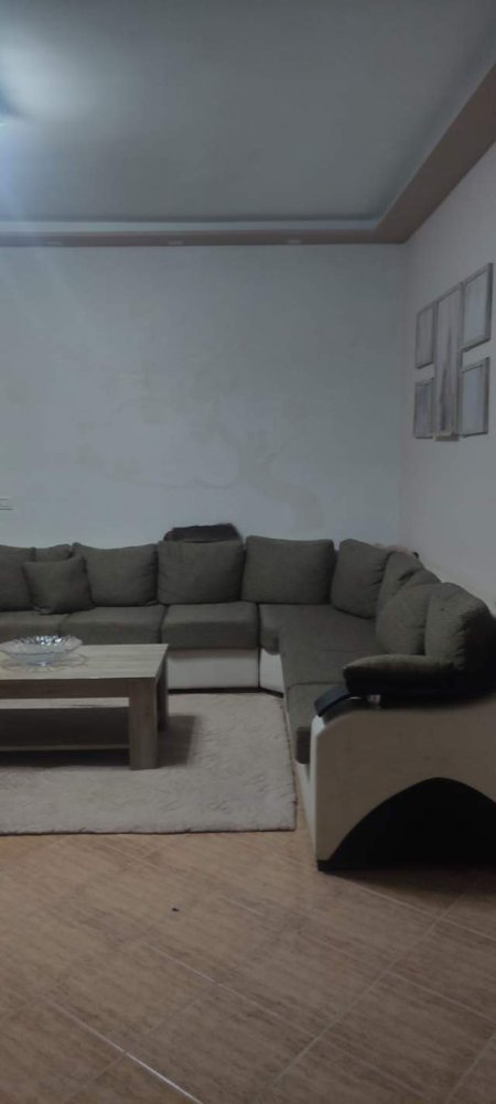 Tirane, jap me qera apartament 2+1+BLK Kati 3, 90 m² 30.000 Leke (Rruga Muhamet Deliu)