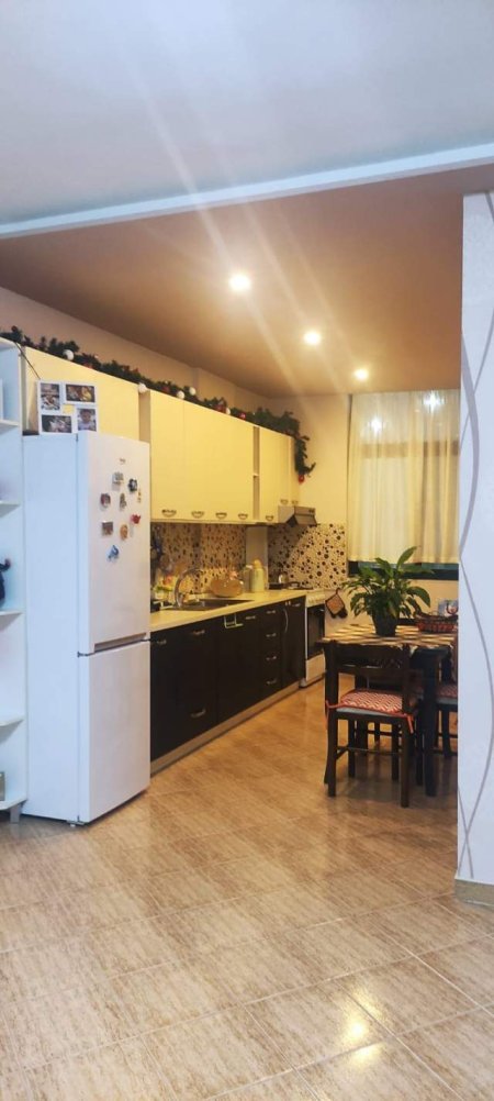 Tirane, jap me qera apartament 2+1+BLK Kati 3, 90 m² 30.000 Leke (Rruga Muhamet Deliu)