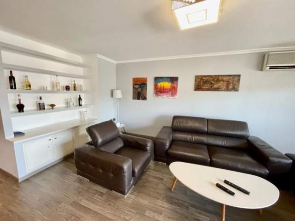 Tirane, jepet me qera Kati 8, 85 m² 650 Euro