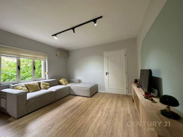 Tirane, jepet me qera apartament 3+1+A+BLK Kati 1, 100 m² 700 Euro (Ministria e Arsimit, Rruga e Durresit)
