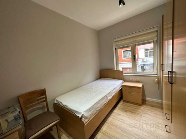 Tirane, jepet me qera apartament 3+1+A+BLK Kati 1, 100 m² 700 Euro (Ministria e Arsimit, Rruga e Durresit)